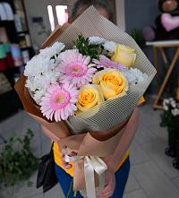 Букет цветов из:  Герберы, Розы и Хризантемы в Черниговке