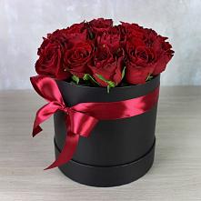 Цветочная композиция из Розы в шляпной коробке в Черниговке
